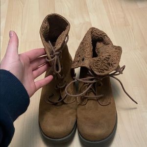 Reversible brown boots